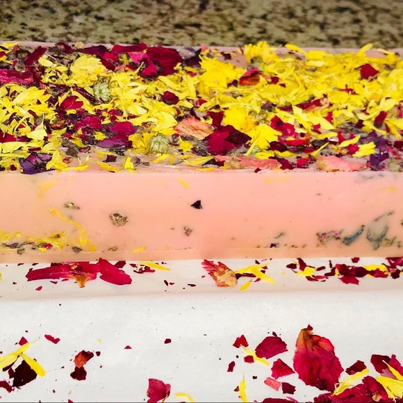 Hi Welcome to my closet!Free gift with purchase 🎁 - Picture 3 of 11